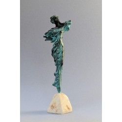 Pe aripile vantului - ceramică, marmură, artist Petru Leahu